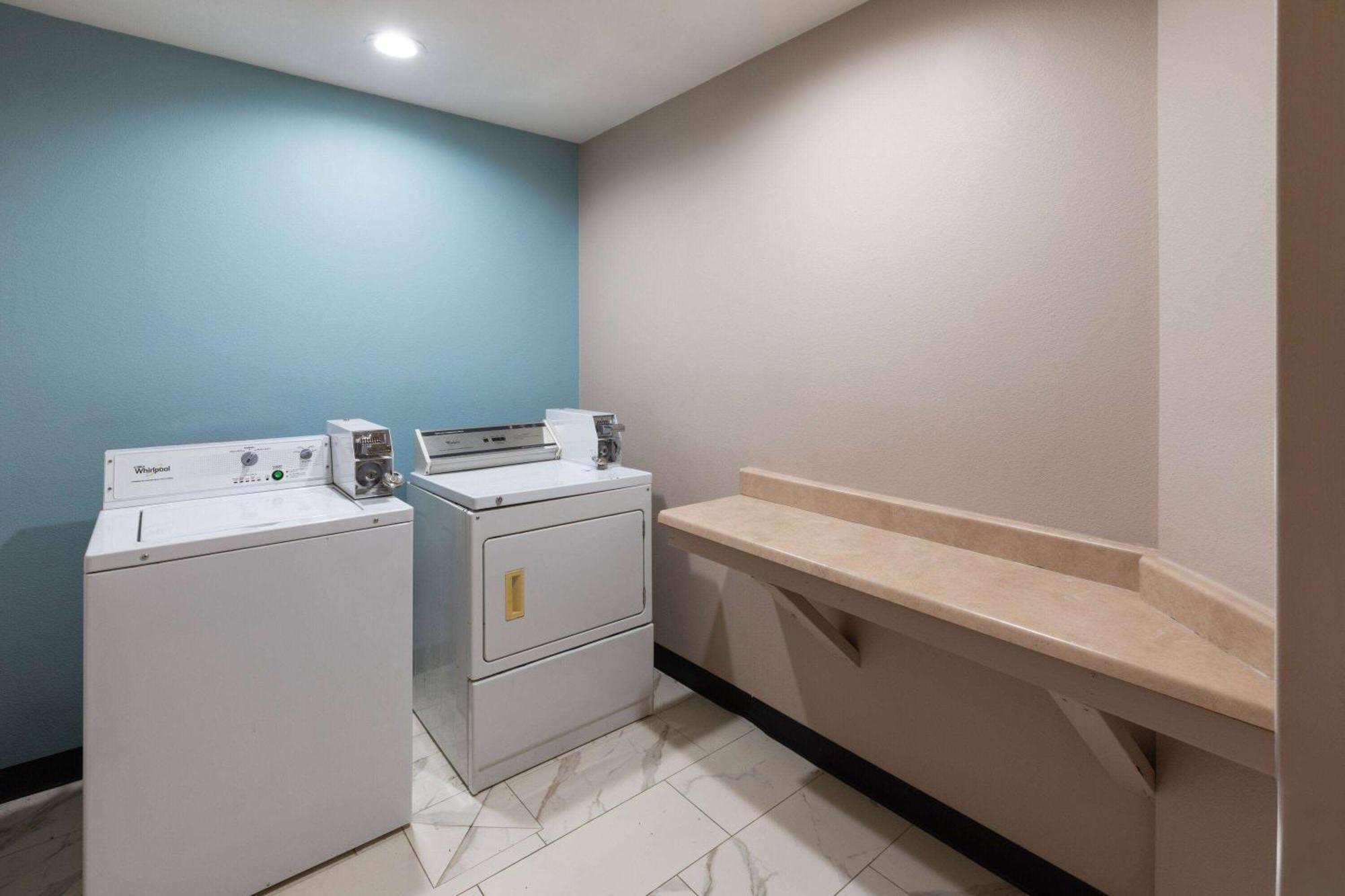 Super 8 By Wyndham Lubbock West Ξενοδοχείο Εξωτερικό φωτογραφία